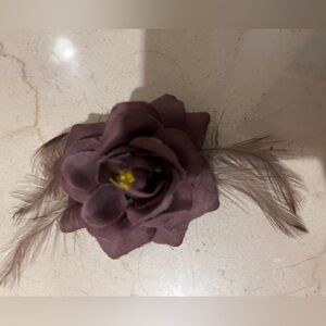 Anthropologie Mauve Hair Accessory
Clip on back.